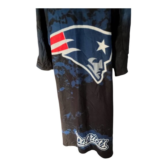 New England Patriots Wearable Blanket Robe – NFL Logo – One Size - Picture 2 of 6